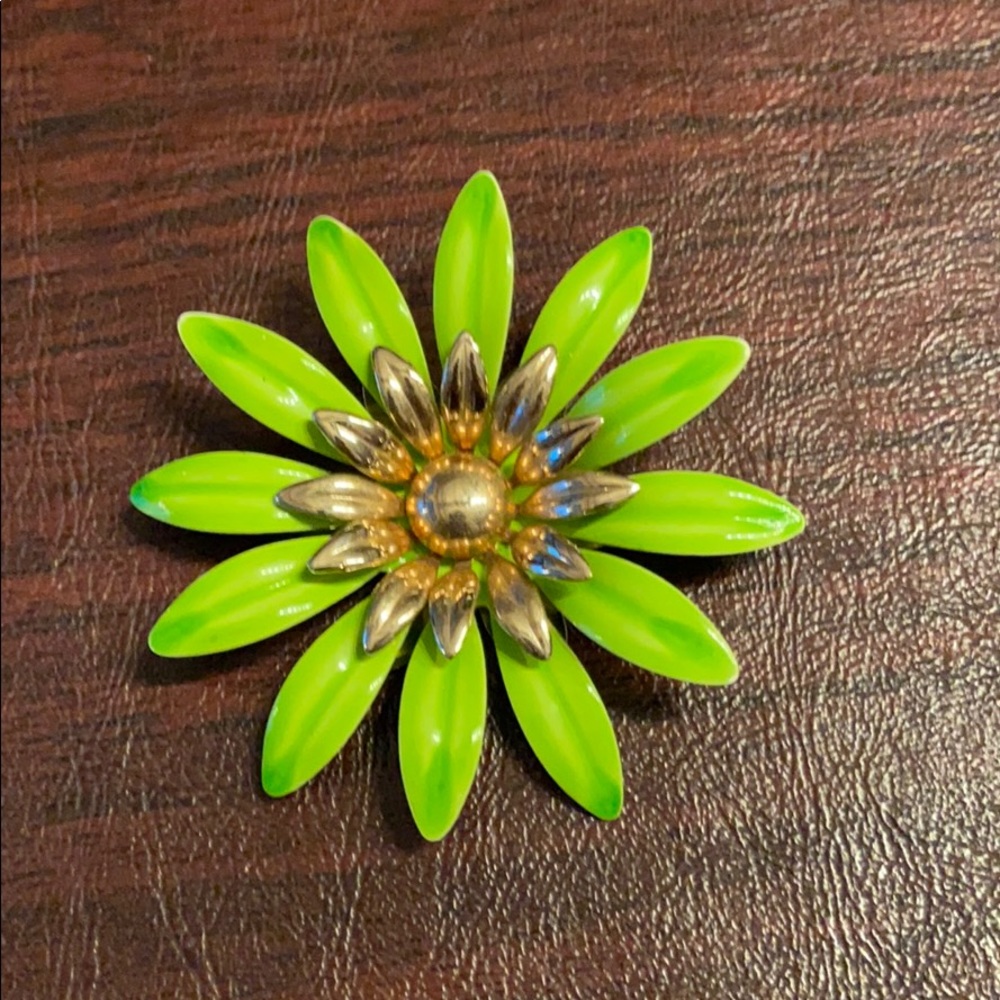 Sarah Coventry lime green pin